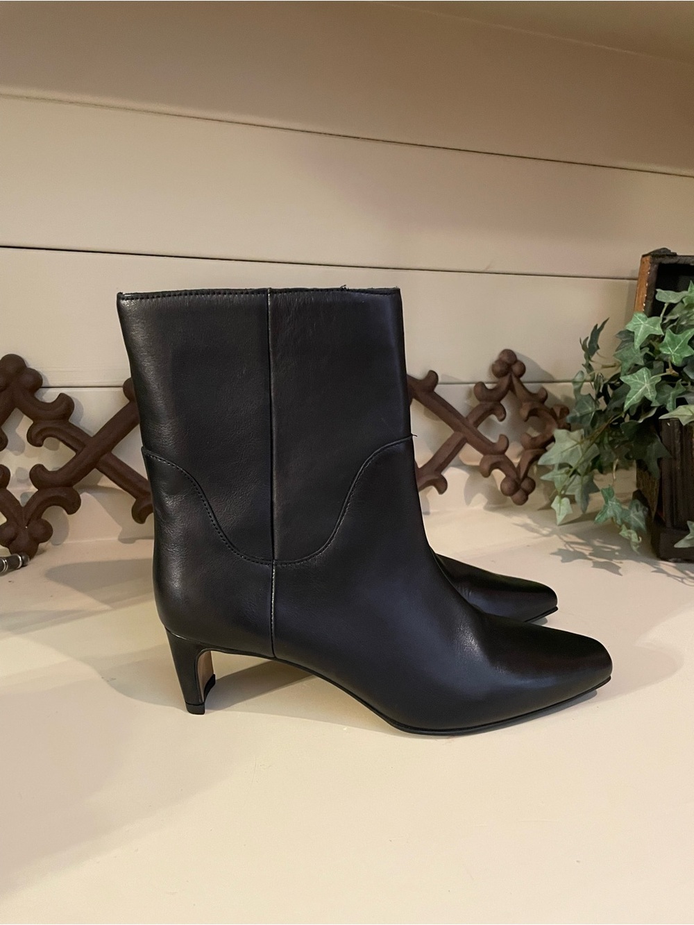 Vince Camuto Amariah Black Leather Ankle Boots 6.5 Square Toe Kitten Heel NEW